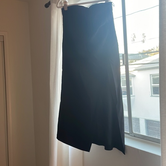 Black midi skirt with slit - Picture 4 of 4
